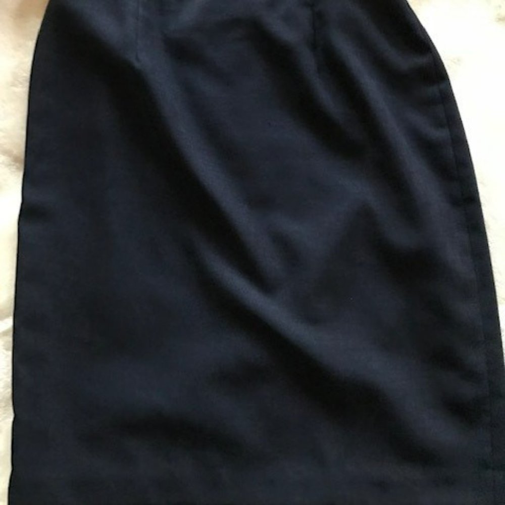 Host Pick - Amanda Smith Ladies Navy Blue 3-piece suit with skirt - Picture 3 of 9